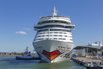 Cruise ship AIDAmar is pushed against the quay wall by tugboats, Warnow, Warnemünde, Rostock,