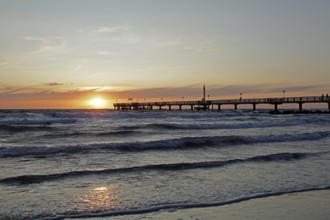 Sunset, pier, waves, swell, Wustrow, Fischland, Mecklenburg-Vorpommern, Germany