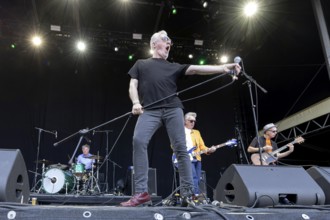 Paul McLoone, Singer, The Undertones, punk rock band, Northern Ireland, open air at the Citadel
