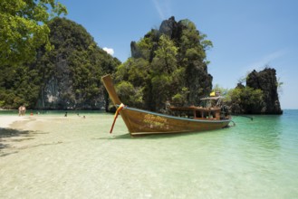 Sandy beach beach and rocks, Koh Hong, Hong Island, Thanbok Khoranee National Park, Krabi, Andaman