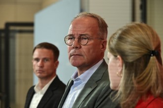 Matthias Miersch (centre), Chairman of the SPD parliamentary group, and Sonja Eichwede, one of the
