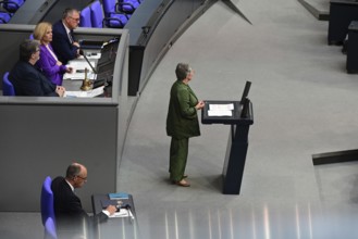 Federal Chancellor Friedrich Merz (CDU) and parts of his cabinet sit on the government bench,