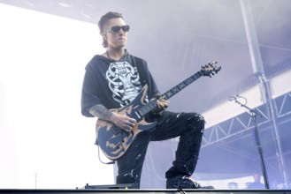 Synyster Gates (Brian Elwin Haner Jr.), guitarist, Avenged Sevenfold, progressive metal band, USA,