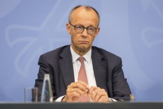 Federal Chancellor Merz (CDU, Federal Chancellor) during a press conference after the consultation