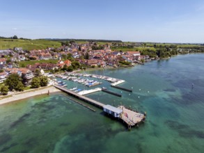 Luftbild von der Bodenseegemeinde Hagnau, Winzerdorf und beliebter Ferienort am Bodensee, mit dem