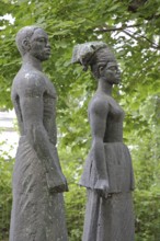 Free Africa by Gerhard Geyer 1961, bronze sculpture, African, African, African woman, woman,
