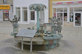 City fountain by Bonifatius Stirnberg 2000, bronze sculptures on the historical city history with