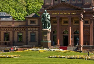 Kaiser-Wilhelms-Bad with monument to Kaiser Wilhelm I in the spa gardens of Bad Homburg vor der