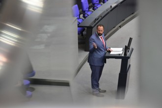 Jens Behrens (SPD) speaks on the agenda item on compulsory livestock labelling at the eleventh