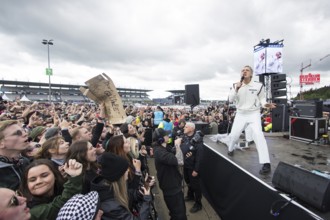 Felix Brummer (Felix Kummer), singer of Kraftklub at a secret gig of the band at the Rock am Ring