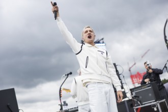 Felix Brummer (Felix Kummer), singer of Kraftklub at a secret gig of the band at the Rock am Ring