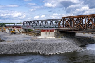 Reconstruction, extension of the Emmerich-Oberhausen railway line, three tracks, including 47 new