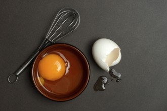 Whipped egg in small bowls, hen's egg and eggshells