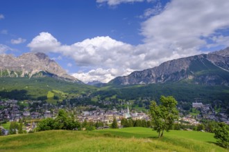 Cortina d'Ampezzo, with Monte Cristallo, Dolomites, Trentino, Italy