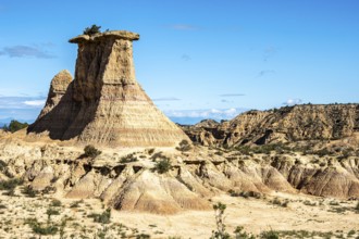Tozal Solitario, peak along gravel road Ruta Jubierre, desert, rock formation, Desierto de los
