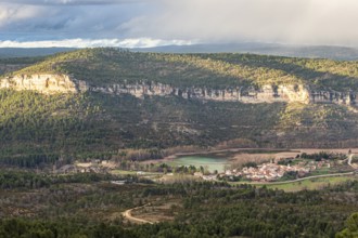 View from viewpoint mirador de Una, village Una, lake, rock formations, nature reserve, Cuenca