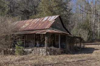 Abandoned cabin in the Chattahoochee National Forest near Blue Ridge, Georgia, USA