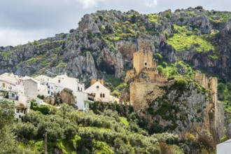 Zuheros castle and village, Sierras Subbéticas, Zuheros, Córdoba province, Andalusia, Spain