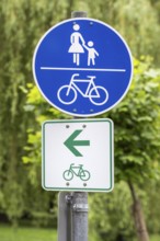 Nahaufnahme, Verkehrsschild, Gemeinsamer Rad- und Fußweg, Verkehrszeichen ZWW 2 Radweg links,