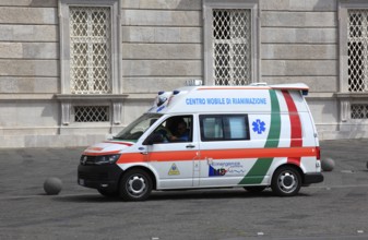 Rescue service vehicle, Emergenza sanitaria, Centro mobile di Rianimazione, emergency doctor,