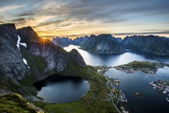 View from Reinebringen, Reinebriggen, 442m, midnight sun, towards Hamnoy, Reine and Reinefjord with