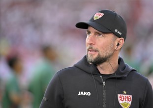 Coach Sebastian Hoeneß VfB Stuttgart Portrait View upwards MHPArena, MHP Arena Stuttgart,