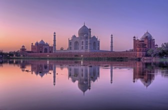 Taj Mahal with water reflection, sunrise, morning atmosphere, Agra, Uttar Pradesh, India