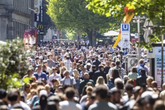 Many people on the way in the pedestrian zone Königsstraße. Crowd in Stuttgart, Baden-Württemberg,
