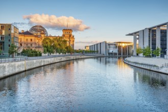 Reichstag, Paul-Löbe-Haus and Marie-Elisabeth-Lüders-Haus on the banks of the Spree in the first