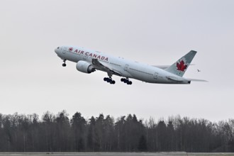 Aircraft Air Canada, Boeing 777-200, C-FIUF, Zurich Kloten, Switzerland