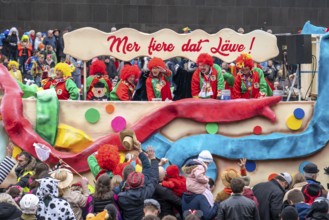Rose Monday parade in Düsseldorf, themed floats of carnival societies and other participants in the