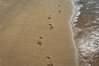 Footprint in the sand, on the shore, Simos beach, evening light, text free space, symbol photo,