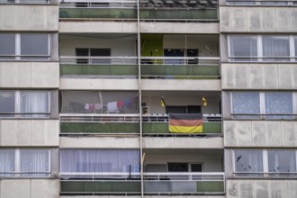 Duisburg-Hochheide, large housing estate Wohnpark Hochheide, 6 20-storey high-rise buildings with