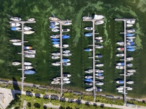 Luftbild, Top down view vom Yachthafen, Marina, Hafen von Unteruhldingen, Bodenseekreis, Bodensee,