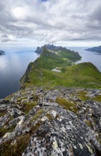 View of fjords Øyfjorden and Mefjorden, mountains on the headland of Fjordgård, view from Barden
