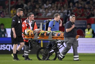 Goalkeeper Kevin Müller 1. FC Heidenheim 1846 FCH (01) is stretchered out of the stadium with a