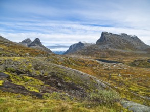 Reinheimen National Park in autumn, the mountains Vestre Stigbotthornet and Bispen, Trollstigen,
