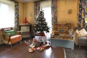 Christmas living room with Christmas tree from the 1950s, Industrial Museum, Lauf an der Pegnitz,