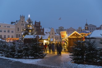 Snow-covered Christmas market on the market square of the Hanseatic city of Wismar, in the
