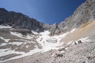 Mountain basin with glacier remnant of the Höllentalferner, Höllental, rocky mountain peaks,