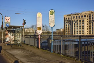 Bus stop Luisenbrücke, Mercure Hotel Saarbrücken, modern architecture, concrete architecture, metal