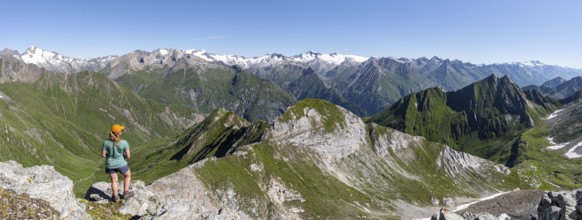 Mountaineer in front of mountain panorama with Großvenediger, mountain landscape with mountain
