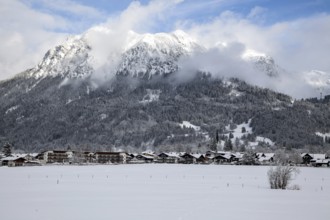Winter, snowy landscape, view of Oberstdorf, behind Rubihorn and Gaißalphorn, mountains Allgäu