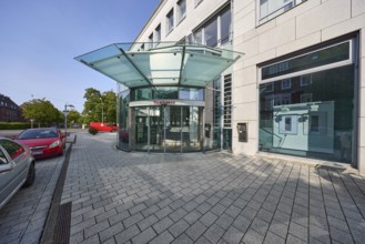 Head office of Sparkasse Wilhelmshaven, entrance area, modern architecture, Parkstraße,