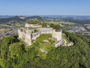 Luftbild von der hochmittelalterlichen Burgruine, Höhenburg Hohenneuffen am Albtrauf, Neuffen,