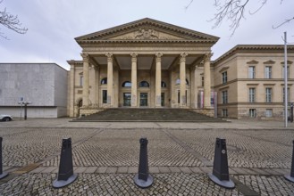 Parliament of Lower Saxony, Leineschloss, bollards, street, cobblestones, diffuse light, cloudy,