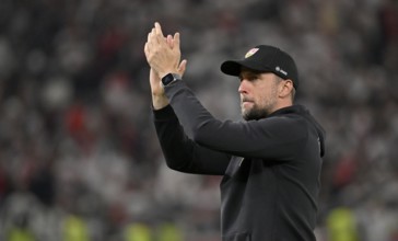 Coach Sebastian Hoeneß VfB Stuttgart gesture thanks Stuttgart fans for support, MHPArena, MHP Arena