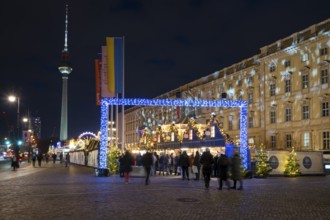 Entrance to the Christmas market at the Humboldt Forum, Berlin Palace, TV tower, night shot, Mitte,