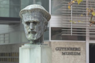 Sculpture Johannes Gutenberg by Wäinö Aaltonen 1962, Bust, head, inscription, depth of field, blur,