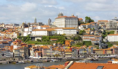 River Douro riverside, historic buildings in Ribeira area, city of Porto, Portugal, Europe view